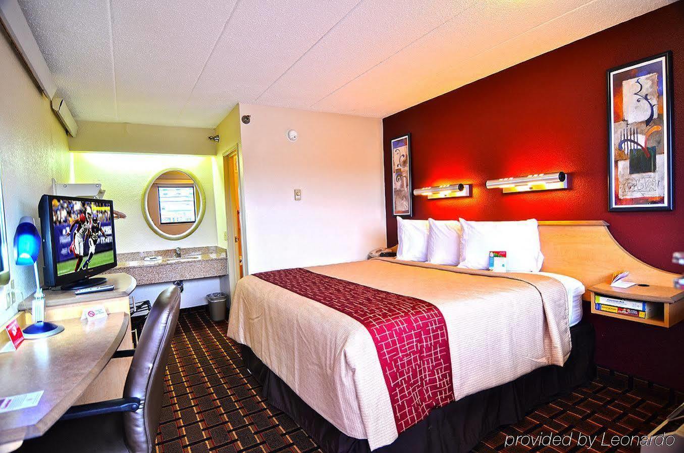 Red Roof Inn Cincinnati Northeast - בלו אש מראה חיצוני תמונה