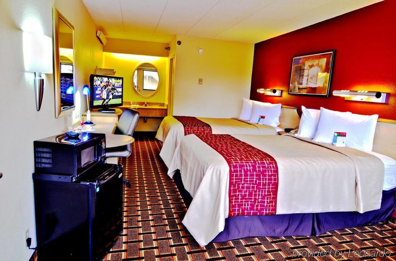 Red Roof Inn Cincinnati Northeast - בלו אש מראה חיצוני תמונה