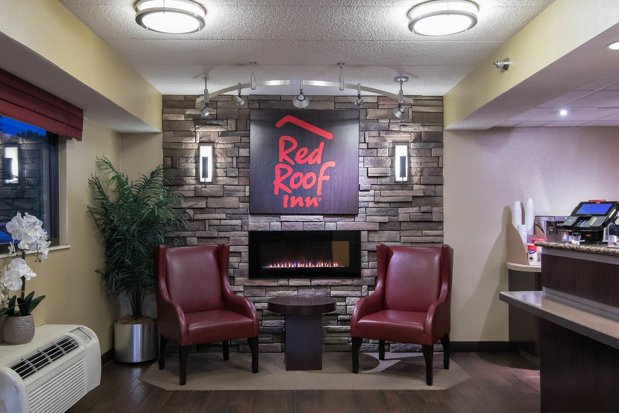 Red Roof Inn Cincinnati Northeast - בלו אש מראה חיצוני תמונה